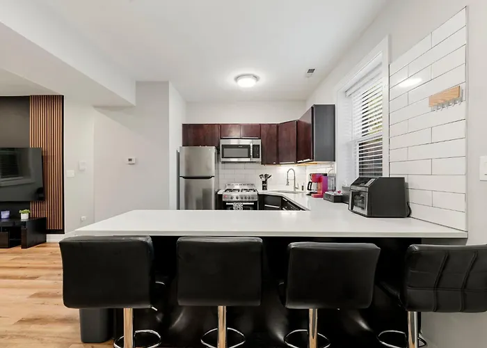 Welcome To Our Charming 2bd 2ba Pilsen * Chicago